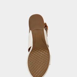 Aerosoles Camera 3 Aerosoles Camera -Adidas store Camera 109 AV5 584244df 5406 49f1 84f1 73c11860cad8 1600x